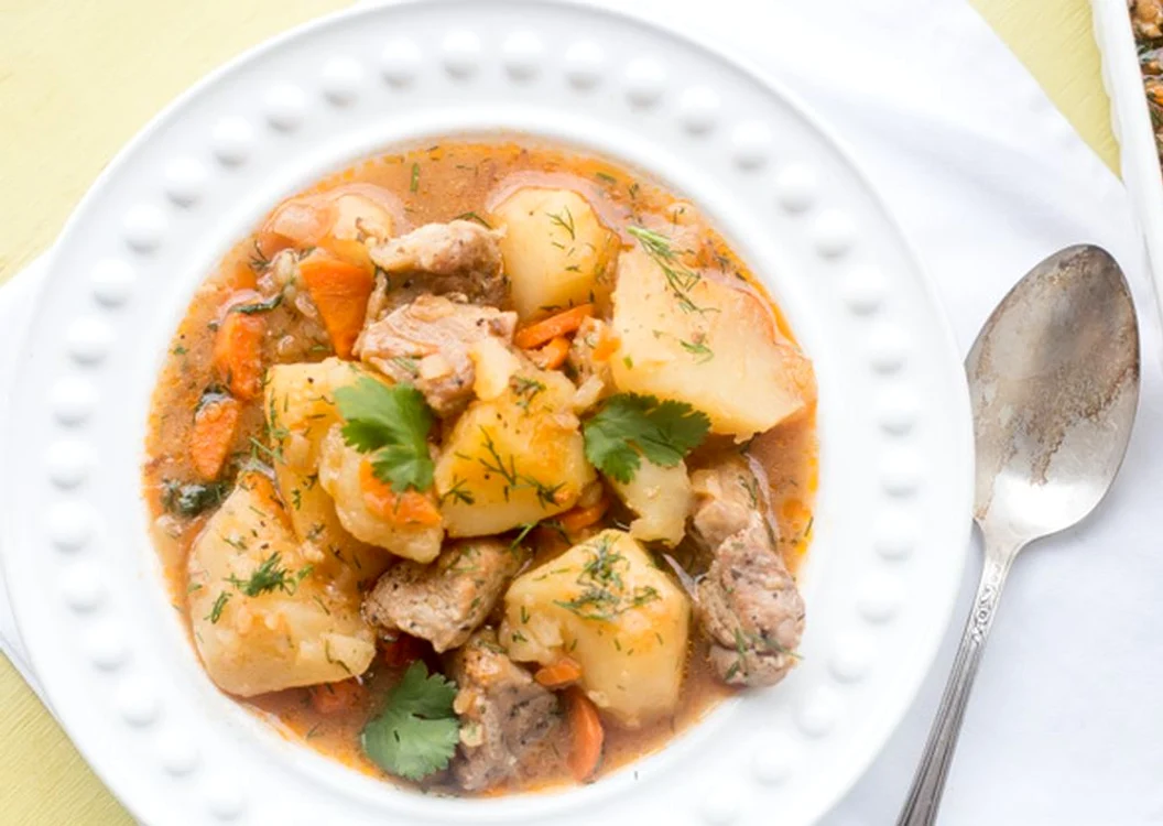 Cartofi inabusiti la cuptor, cu carne de porc  Reteta clasica ruseasca jpeg