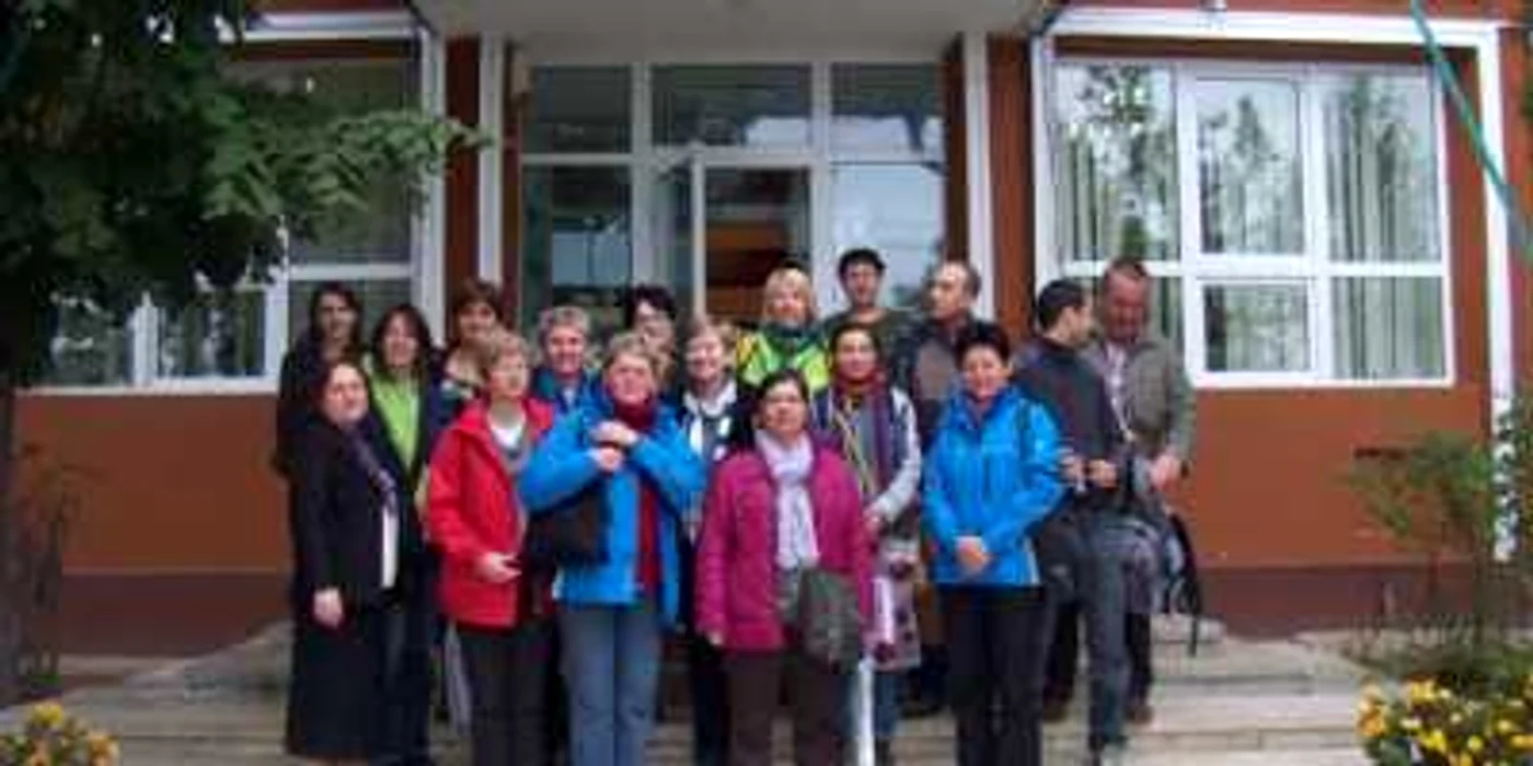 Profesorii străini au vizitat zona-imagine Grup Şcolar "C. Cantacuzino"