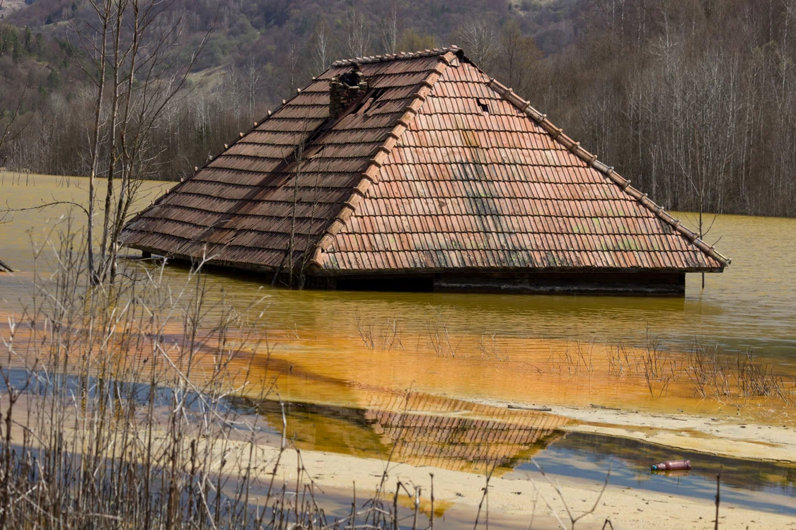 
    Pe parcursul lunii iulie, din cauza ploilor torențiale, au fost inundate peste 250 de gospodării din țară  
