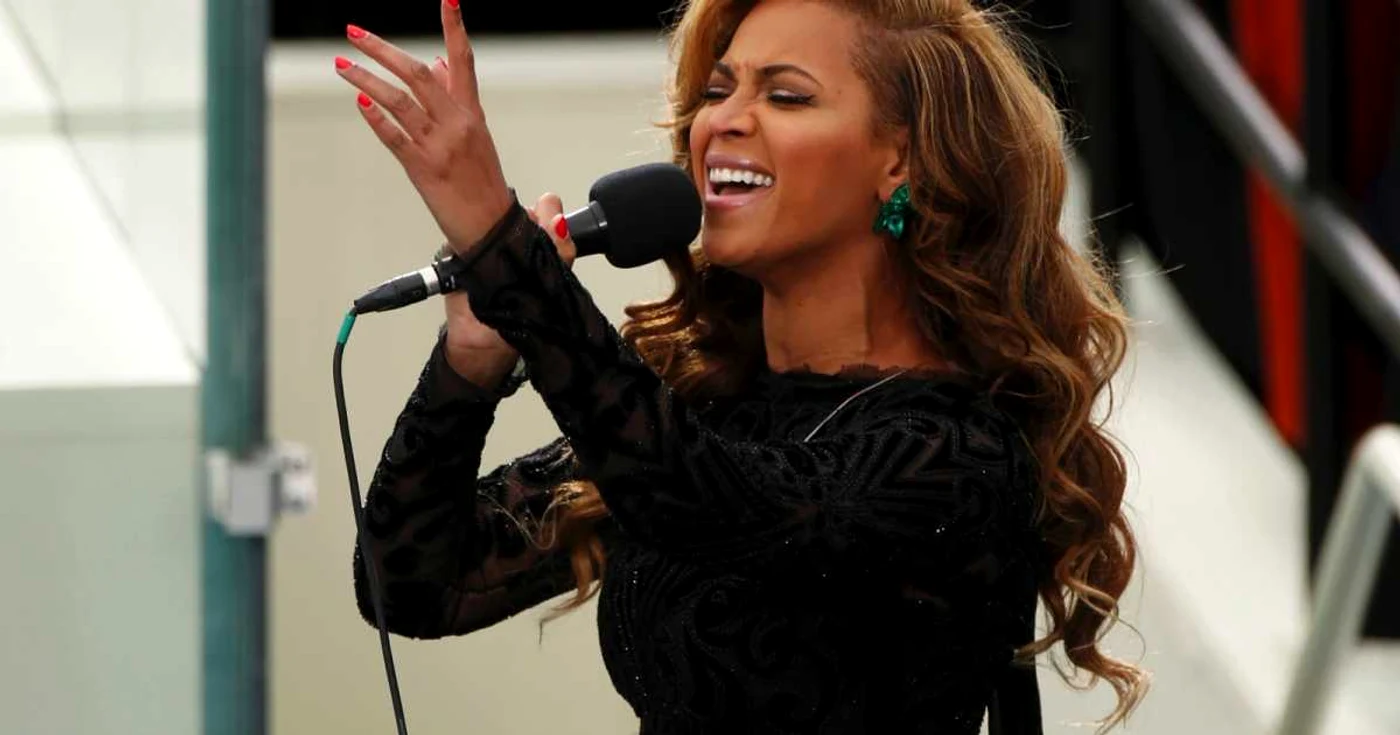 Beyoncé, făcând playback pe imnul Statelor Unite, „The Star Spangled Banner“ FOTO Reuters
