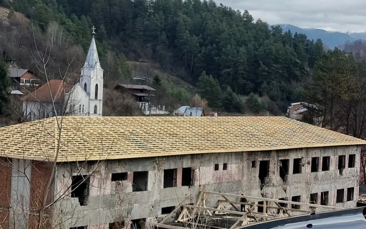Fosta lămpărie va deveni locuinţă pentru tineri. Foto: Primăria Aninoasa.