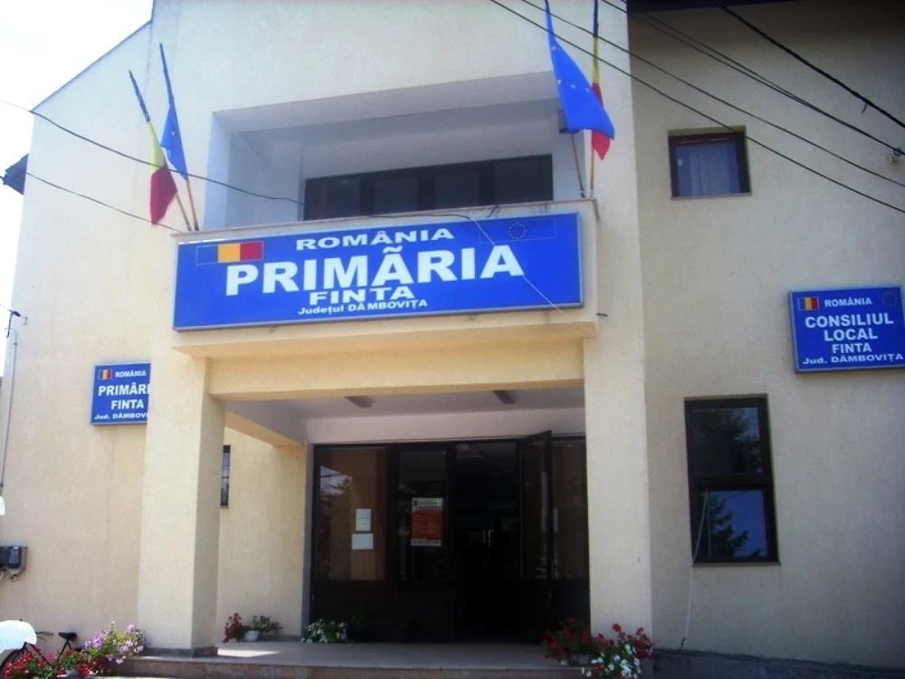 Contabilul a primit interdicţia de a nu părăsi ţara timp de 29 de zile