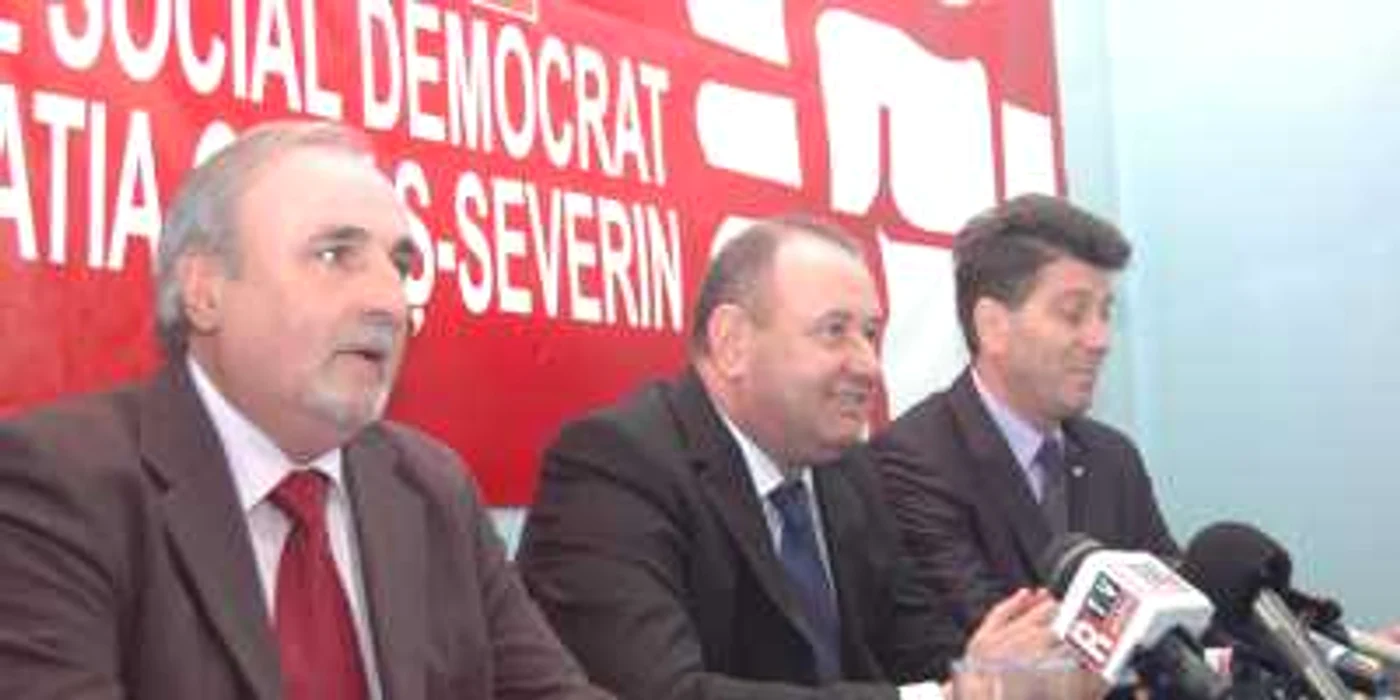 Vicepreşedintele PSD Ion Mocioalcă (centru) alături de Ioan Ţundrea şi Ioan Tabugan FOTO CRISTIAN FRANŢ