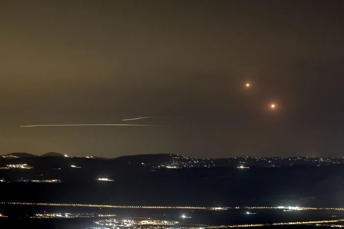 Israelul interceptează proiectile lansate de Hezbollah FOTO EPA-EFE