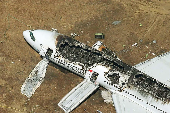 Au murit două eleve în vârstă de 16 ani (Fotografii: Reuters / Twiter)