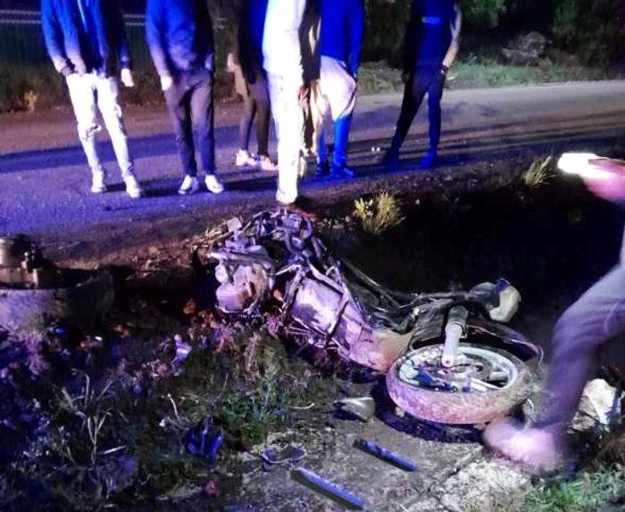 Doi tineri au murit după ce motoscuterul a lovit un podeț FOTO ISU Botoșani
