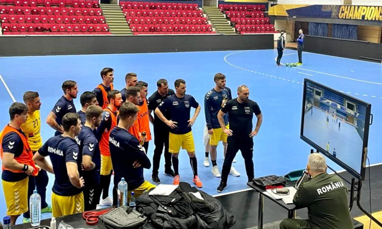 Studiul video, parte integrantă a antrenamentului naționalei masculine de handbal