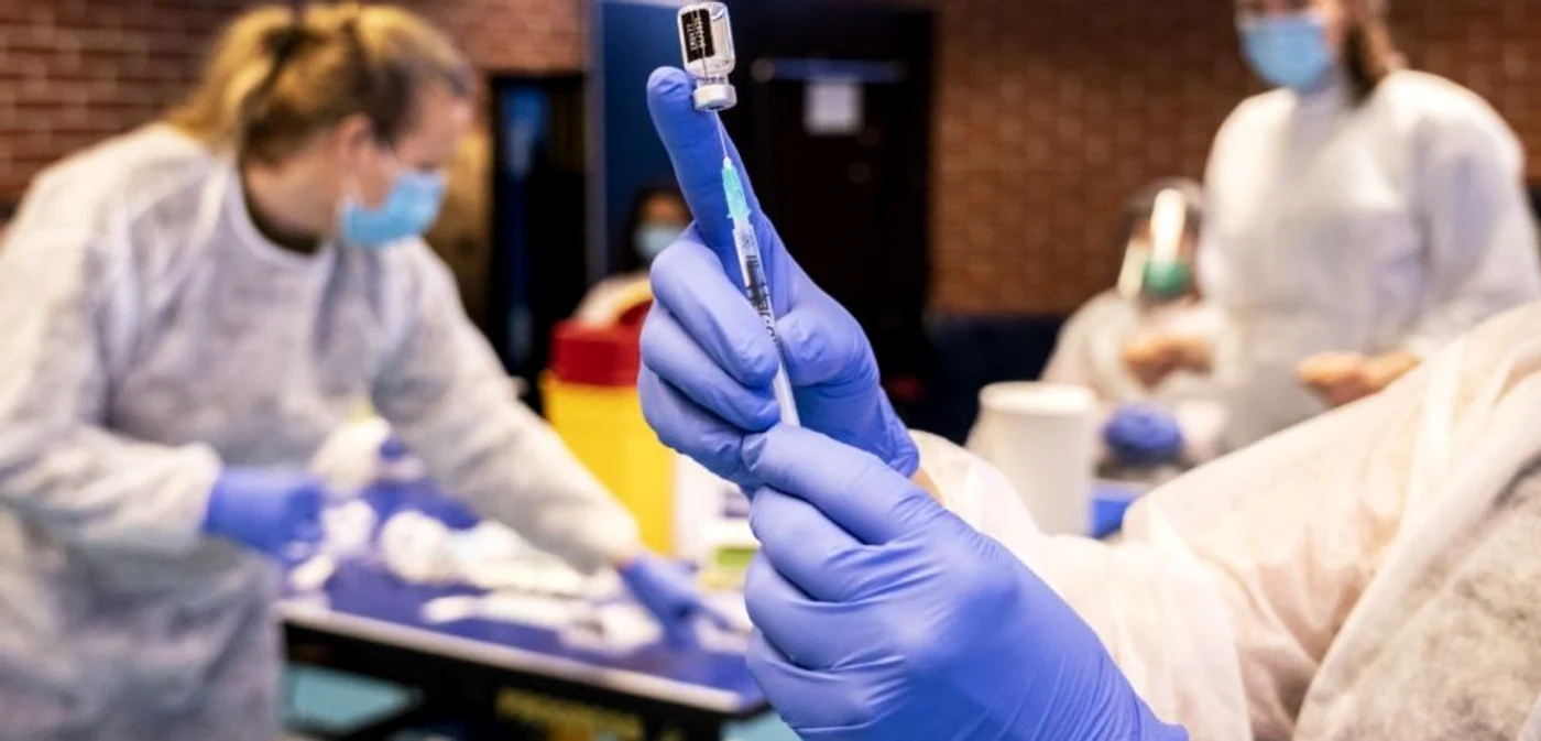persoane vaccinare covid coronavirus . foto epa-efe