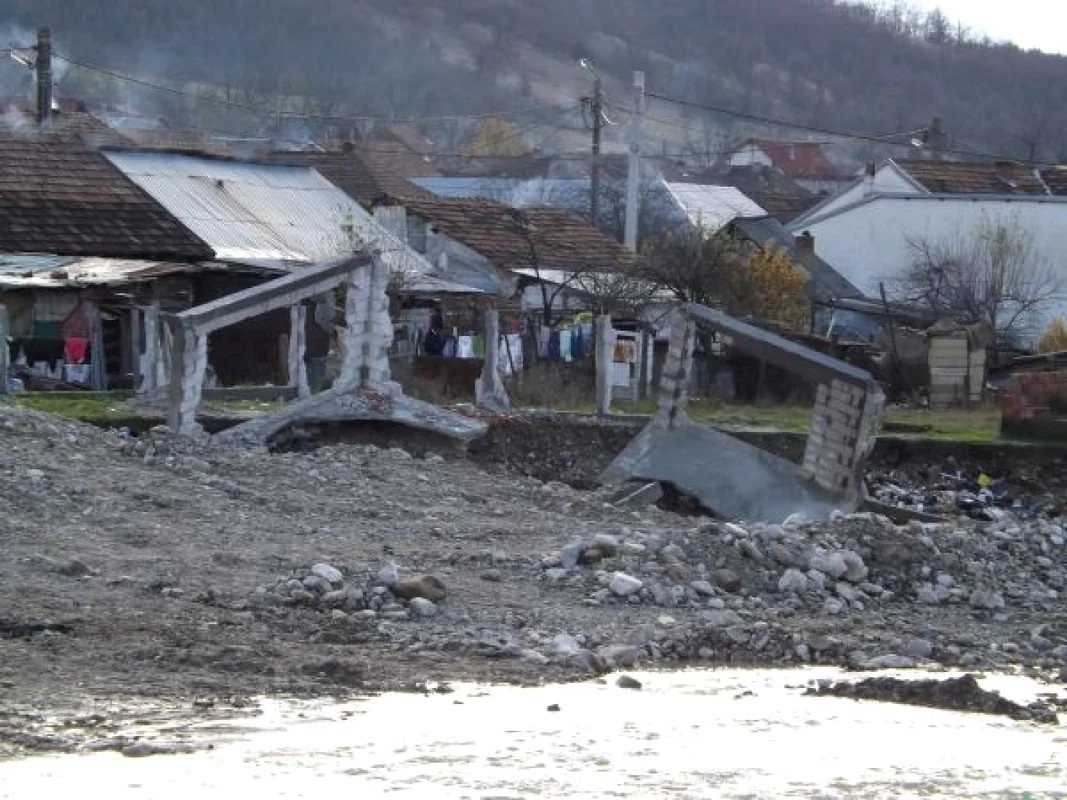 sinistratii de la eselnita - mehedinti FOTO Corina Macavei 