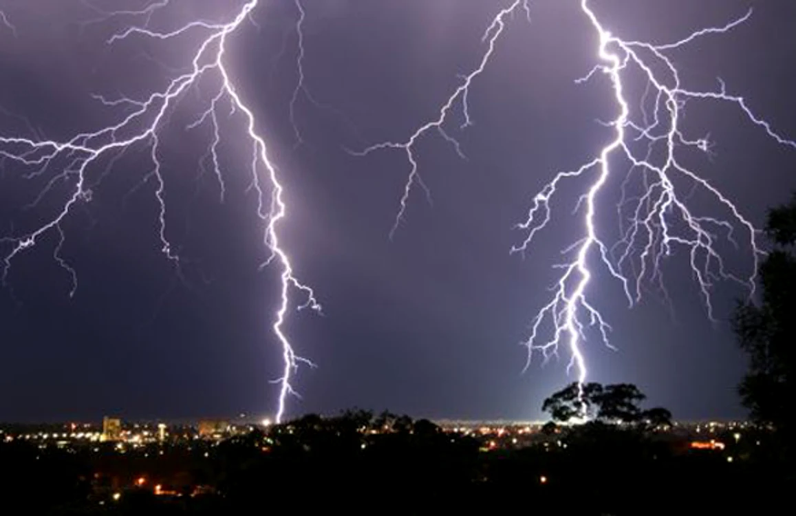 
    Prognoza meteo pentru următoarele două zile ne atenționează că vremea se va răci simțitor în majoritatea regiunilor țării și vor cădea ploi însemnate cantitativfoto: Click!  