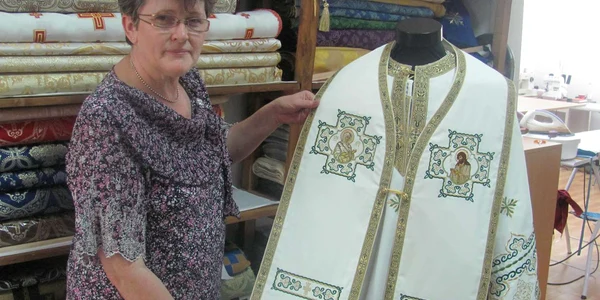Rodica Socolan a creat peste 5000 de haine preoţeşti