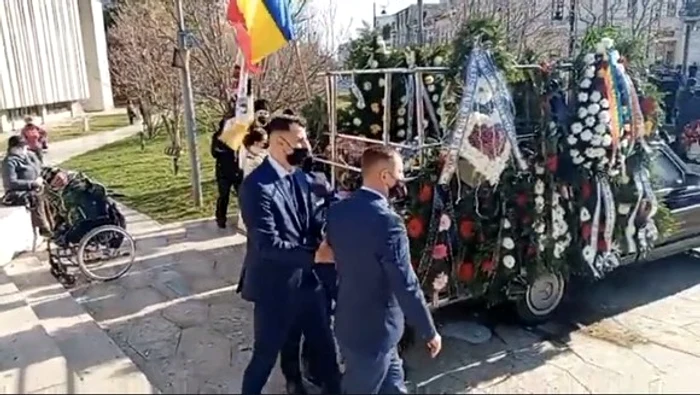 O mare de oameni a umplut străzile Craiovei la înmormântarea lui Petrică Mîțu-Stoian!