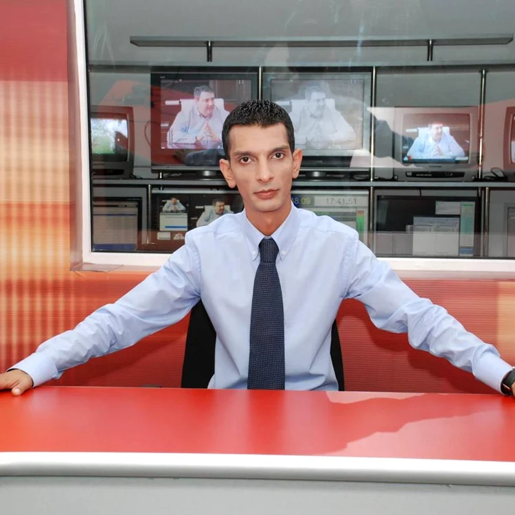 Adrian Bidilici realizează emisiunea-pamflet „Revista Presei“ şi este directorul general al televiziunii Tele 2 FOTO Arhivă personală Adrian Bidilici/ Facebook