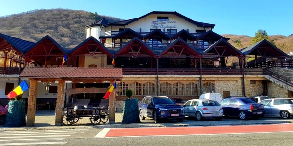 Casa Românească celebru complex hotelier din stațiunea balneară Călimănești Căciulata din Vâlcea Foto booking ro 