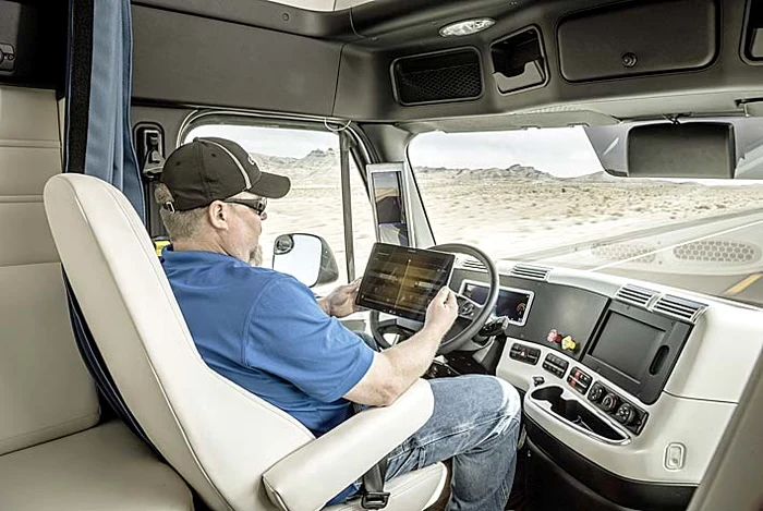 Şoferul devine spectatorul propriei călătorii