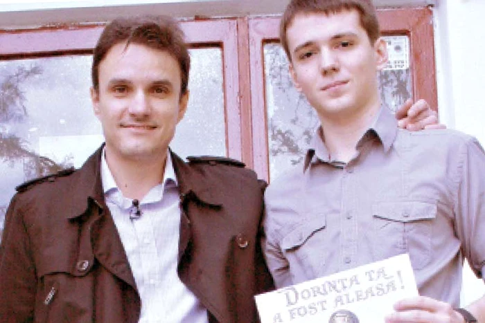 Vedetele de la  “Mondenii”, Mirela  Zeţa şi Angel, l-au  primit pe Mihai în  culisele emisiunii