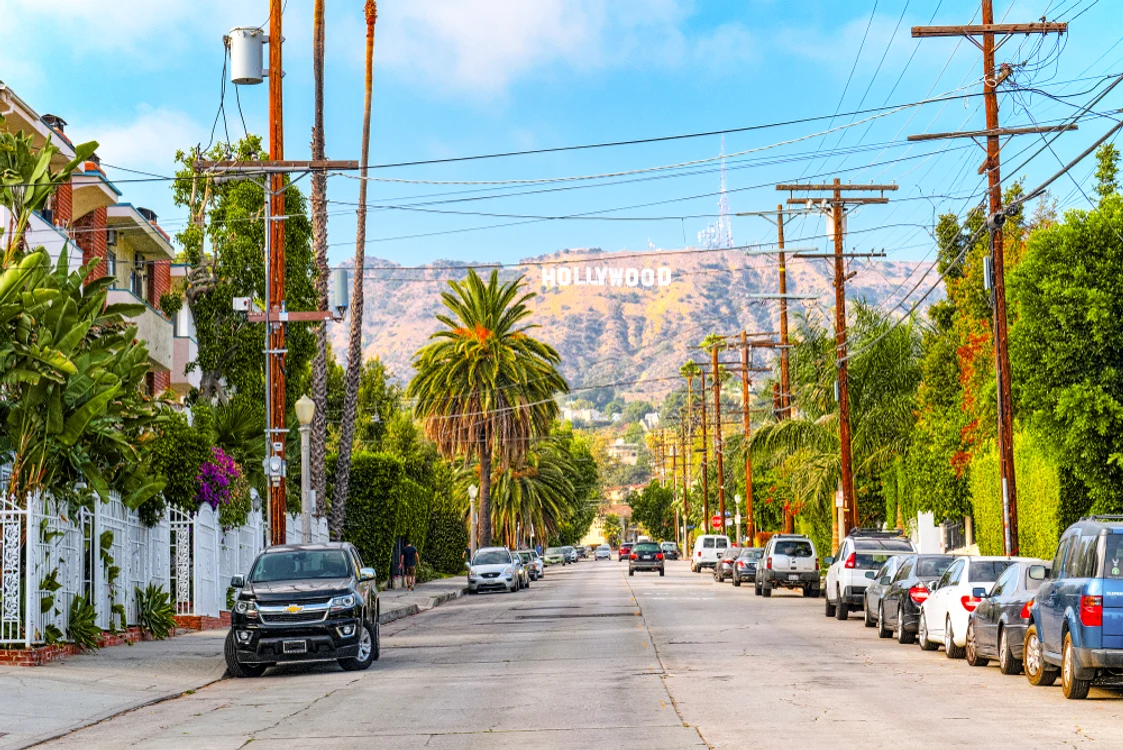 Pe Hollywood Boulevard vezi mai mult turiști decât vedete @shutterstockclickpentrufemei.ro