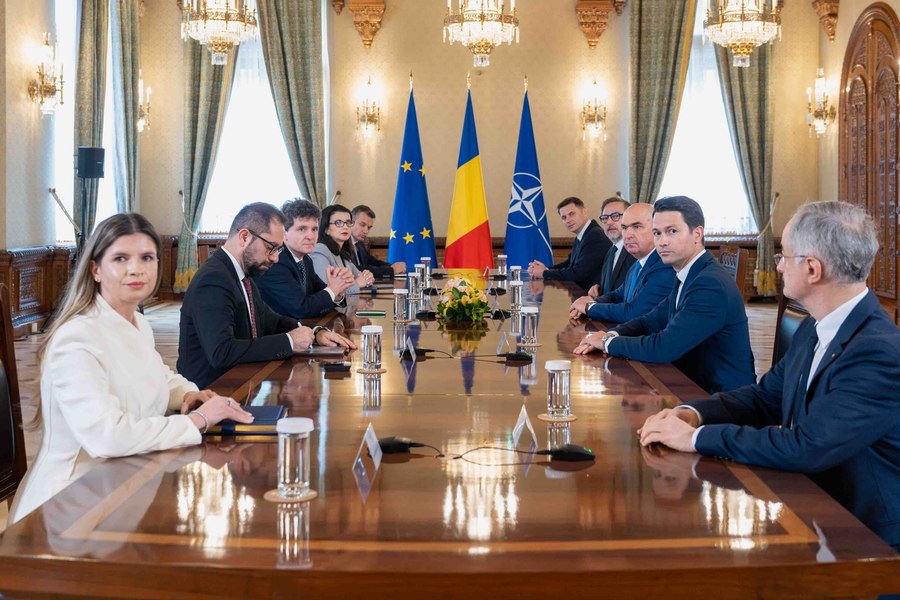 Preşedintele Nicușor Dan nu este atent la declaraţiile liderilor politici. Azi ar trebui sa-l desemneze pe Siegfried Mureșan premier