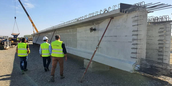Instalație de producție a grinzilor din beton pe șantierul Autostrăzii Ploieşti-Buzău. FOTO Irinel Scrioşteanu