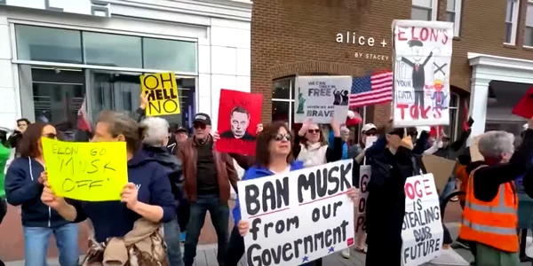 Protest la reprezentanta Tesla FOTO captura Diario AS png