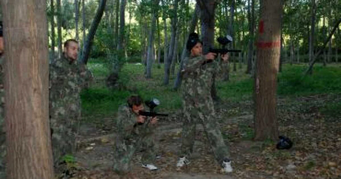 Brăila: Paintball-ul consumă vopsea şi energie