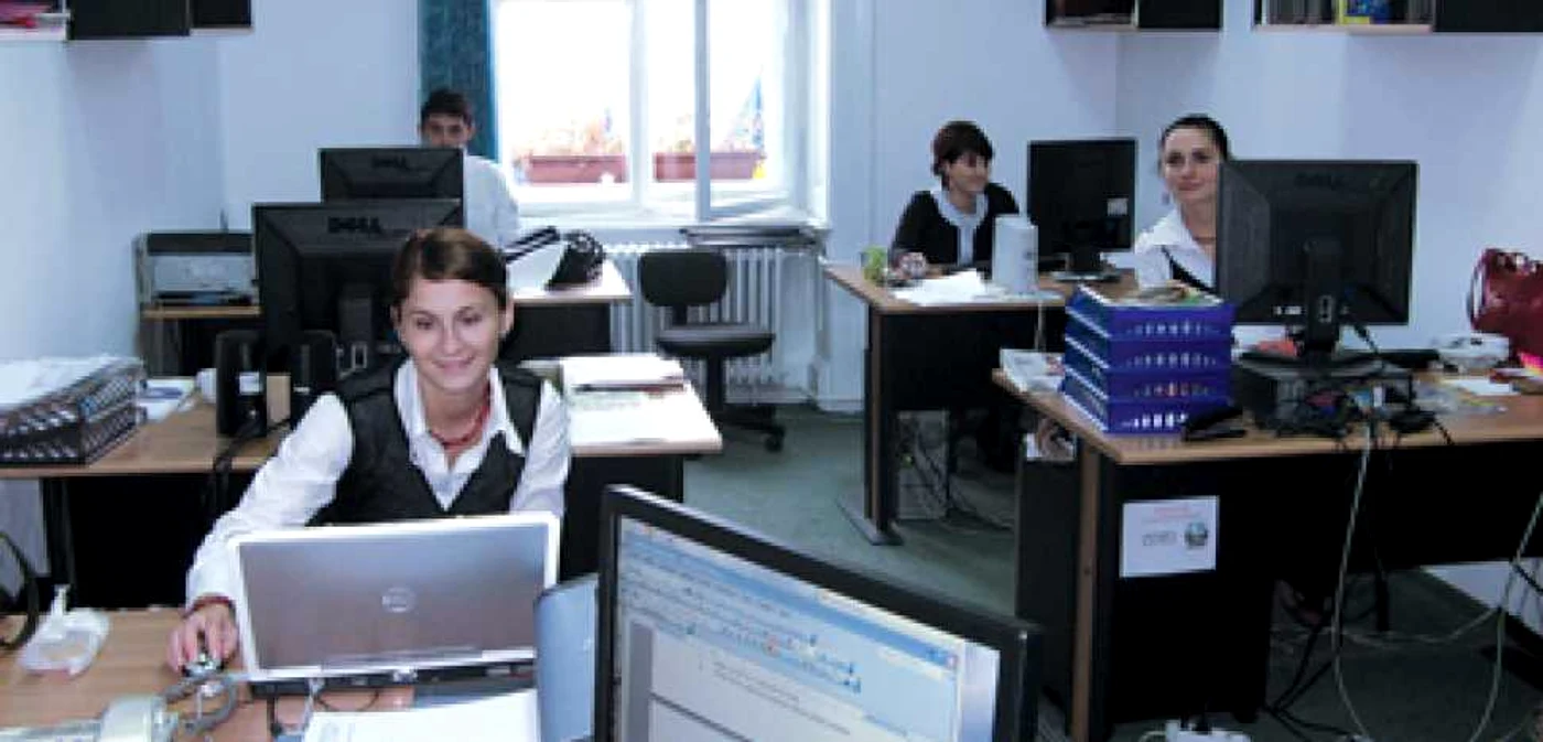 Recesiunea a ajuns la poarta funcţionarilor publici