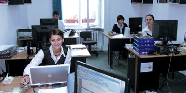 Recesiunea a ajuns la poarta funcţionarilor publici