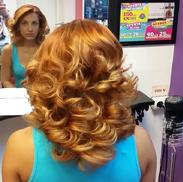 Buclele se pretează la o cină relaxantă