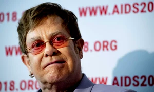 elton john televizor jpeg