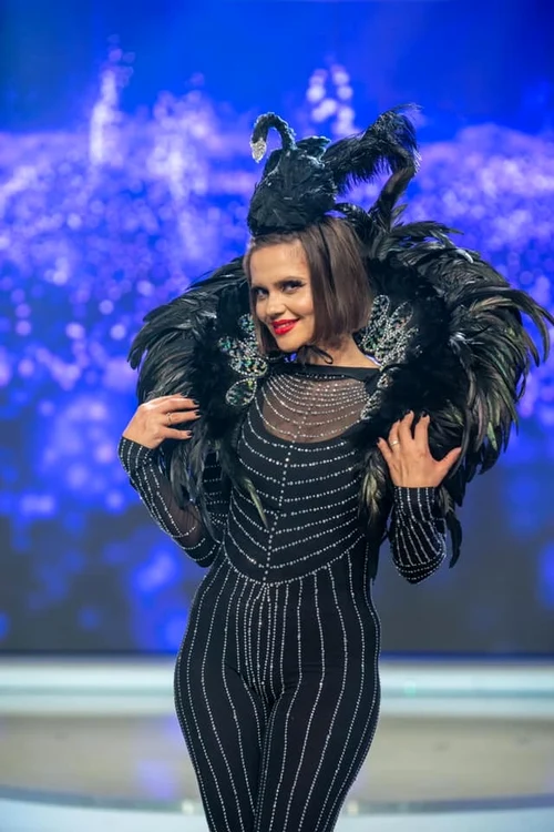 2 cristina siscanu scandal raluca badulescu 1 jpg jpeg