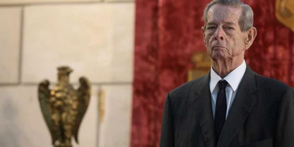 Regele Mihai al României ofera dinstincţii unor personalitati din România Europa si Statele Unite ale Americii la Palatul Elisabeta din Bucureşti în 27 octombrie 2011 FOTO Adevărul