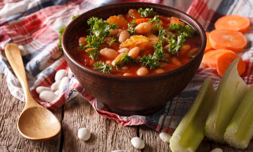 Ciorba deasa de fasole  Sursa foto shutterstock 366860435 jpg