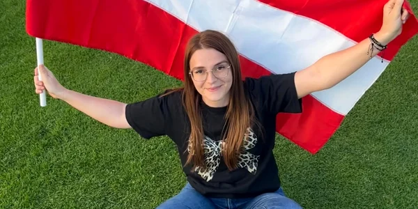 madalina dumitru, dinamovista care a scris o carte despre clubul preferat   foto arhiva mada dumitru jpeg