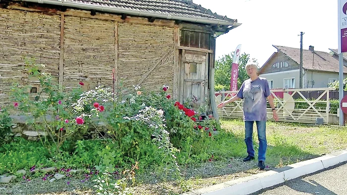Ea va amenaja la intrare  un colţ al ţăranului român