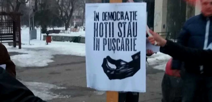 Protestarii s-au adunat pe platoul din faţa Casei de Cultură din Alexandria