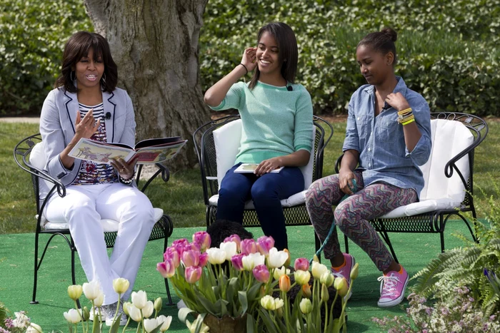 Michelle Obama, alături de fiicele Malia (centru) şi Sasha (dreapta) FOTO Reuters