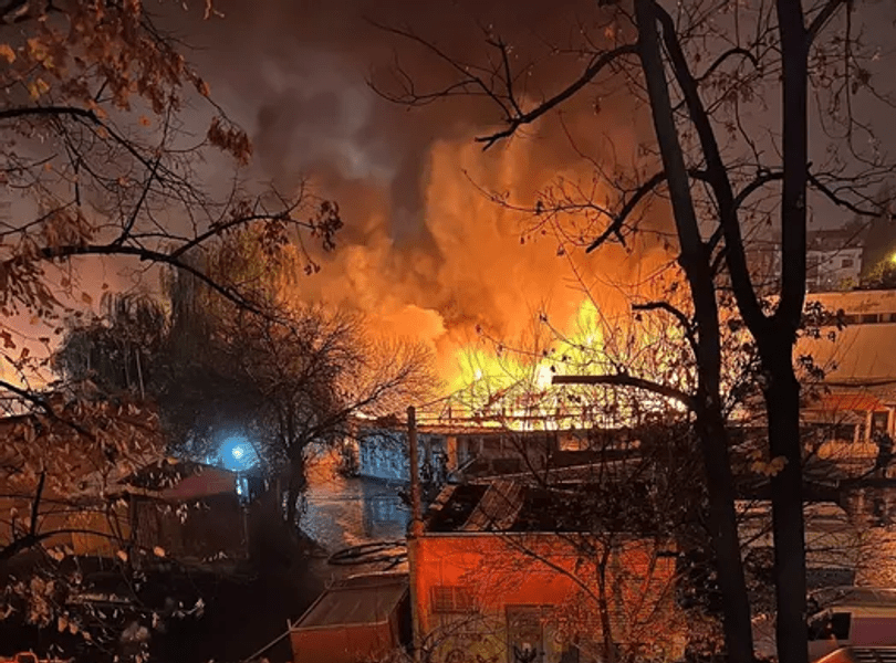Incendiu în Piața 1 Decembrie din București