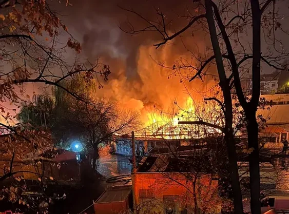 Incendiu în Piața 1 Decembrie din București / Foto: România TV