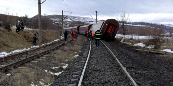 tren deraiat