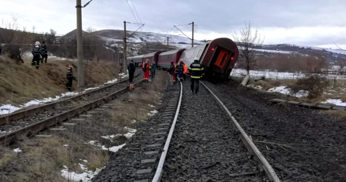 Tren blocat pe calea ferată