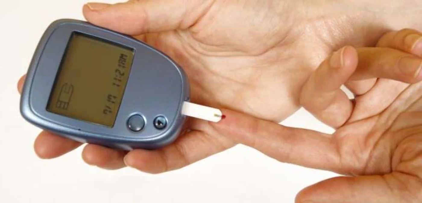 Diabeticii trebuie să-şi monitorizeze în permanenţă nivelul glicemiei