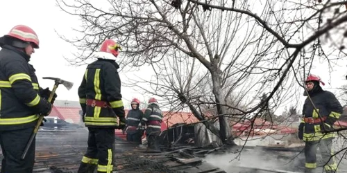 Imagine de la intervenţia pompierilor FOTO ISU Galaţi