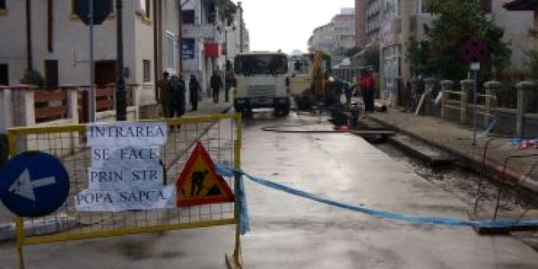 Târgu-Jiu: Şoferii trebuie să ocolească pe strada Popa Şapcă