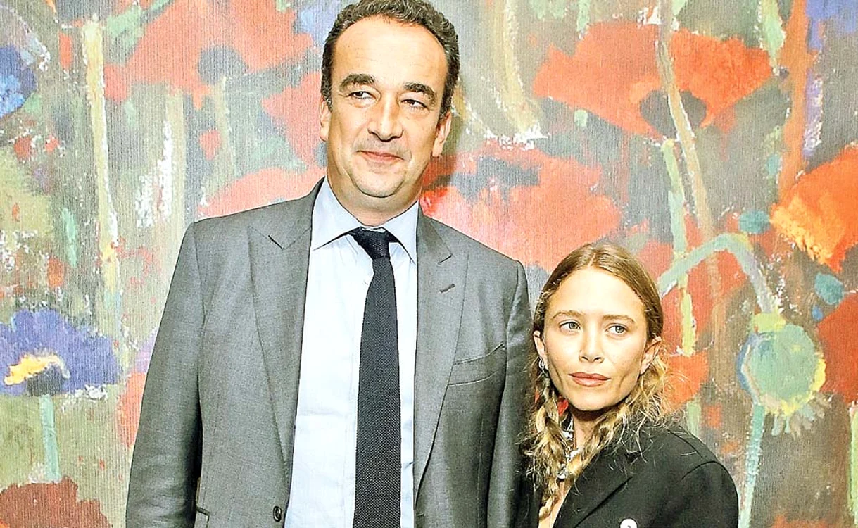 
    Oliver Sarkozy şi  Mary-Kate Olsen s-au  căsătorit în 2015 şi  s-au despărţit în 2020  