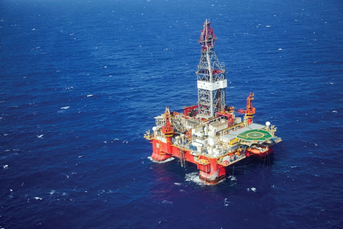 În 2012, consorţiul format din grupul american Exxon şi compania OMV Petrom a anunţat descoperirea unui zăcământ evaluat între 42 şi 84 de miliarde de metri cubi de gaz în blocul Neptun din Marea Neagră