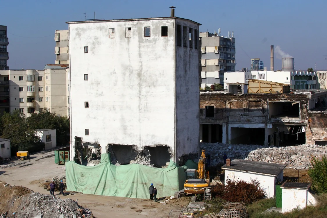 demolare fabrica de paine craiova FOTO mediafax