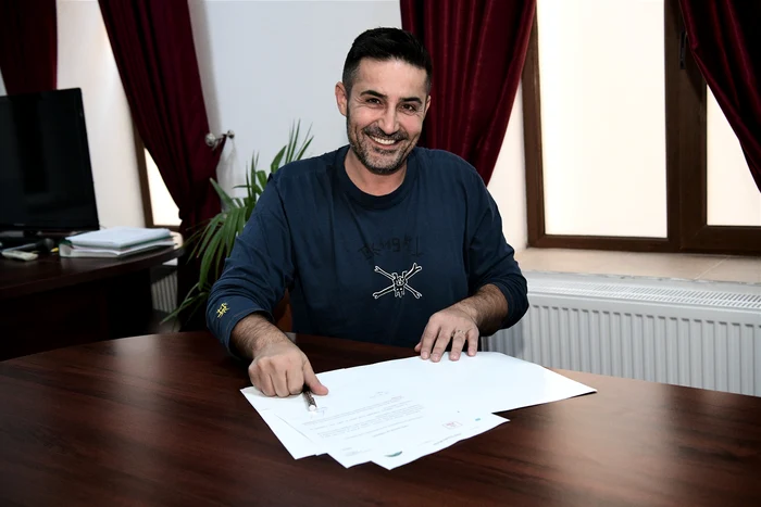 Claudiu Manda a semnat declarația de candidat FOTO Facebook / Claudiu Manda