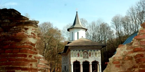 Manastire Titesti 