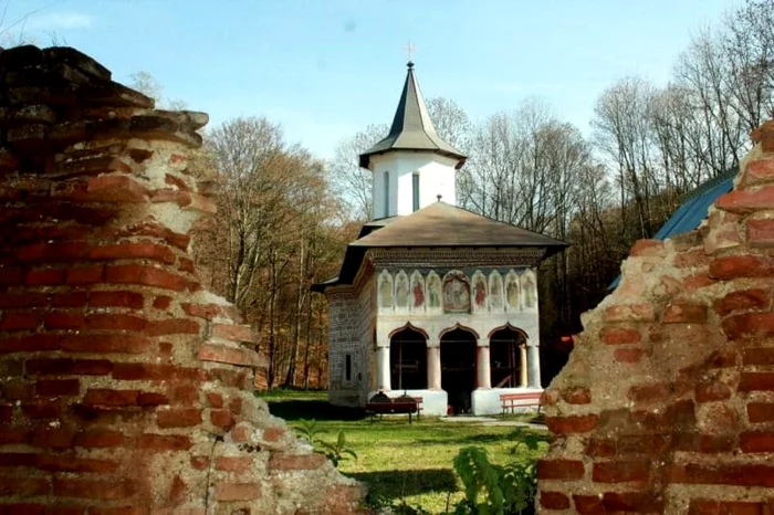 Mănăstirea "Sfânta Treime" Valea Foto: doxologia.ro