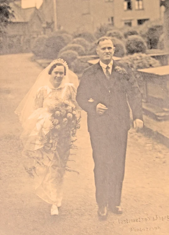 3 august 1939 - Ca doi porumbei se îndreptau către altar pentru a-şi jura credinţă veşnică